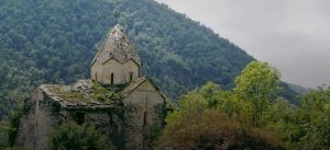 Ադրբեջանցիները պղծել ու վանդալիզմի են ենթարկել օկուպացված Արցախի տարածքում գտնվող 17-րդ դարի Երիցմանկանց վանքը